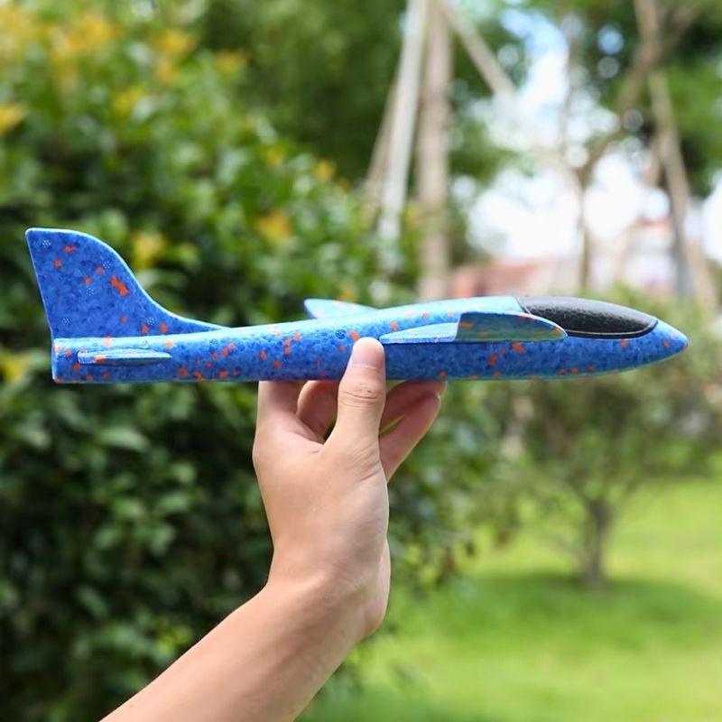 avion-jouet-bleu-grandes-ailes-souples