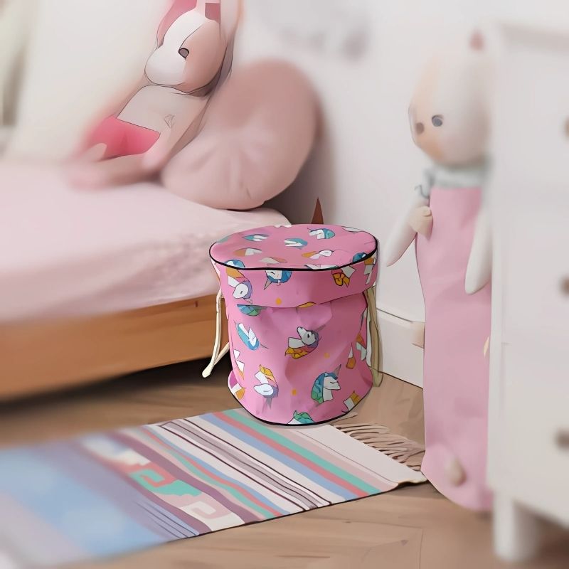 coffre a jouet Licorne rose dans chambre de fillette