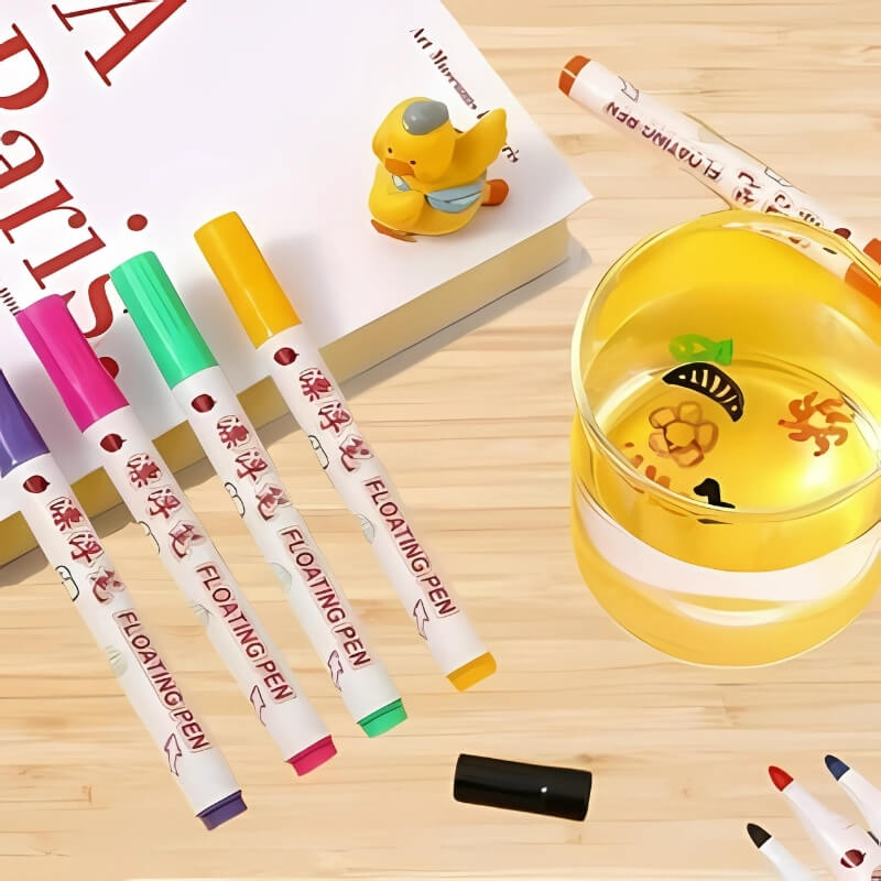 crayon-de-couleur-encre-flottante-avec-livre-Paris-et-verre-d'eau-froide