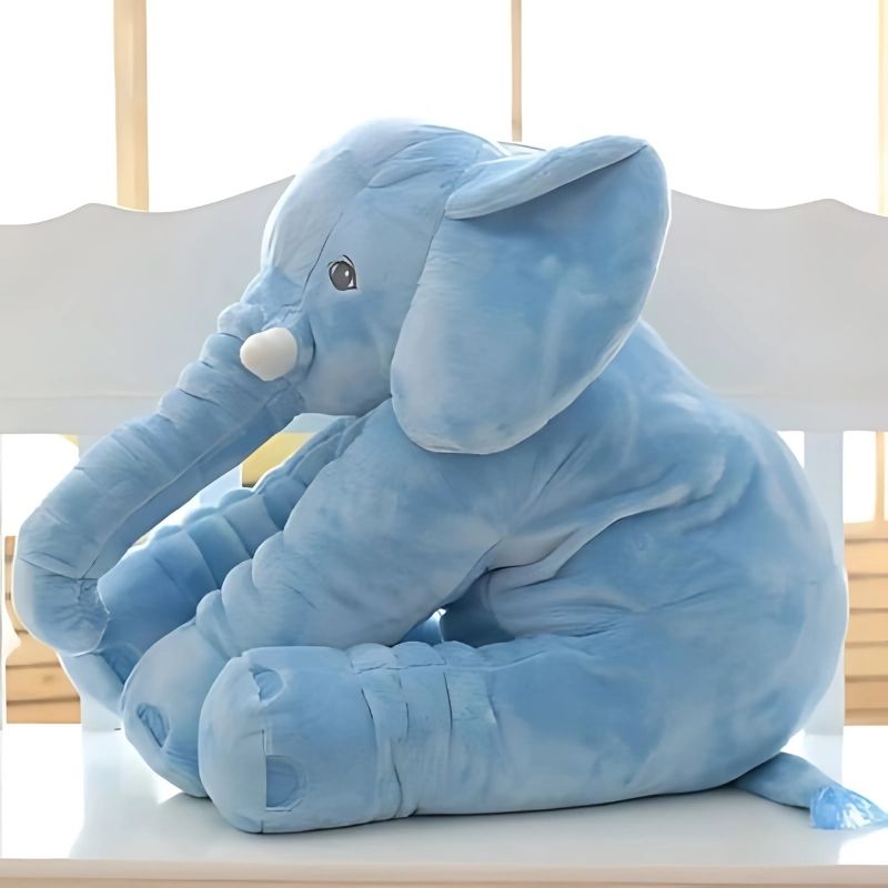elephant-bleu-bebe-prĂšs-d'une-fenĂȘtre-sur-une-banquette