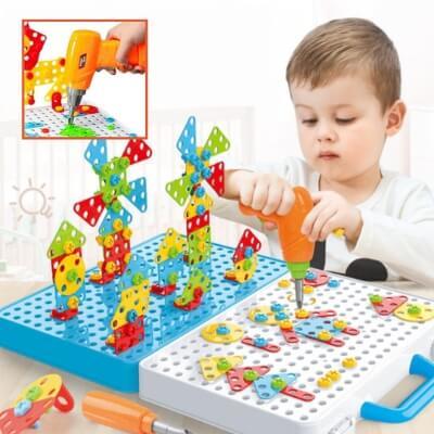 jeu-de-construction-enfant-qui-vis-avec-une-visseuse-jouet-sans-fil