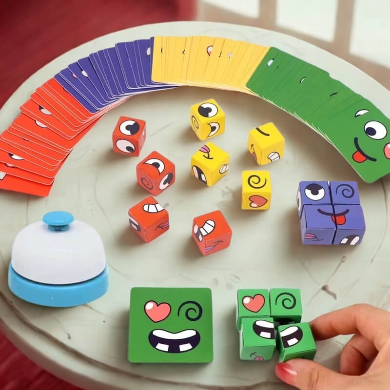 un-jeu-complet-avec-cubes-cartes-et-cloche