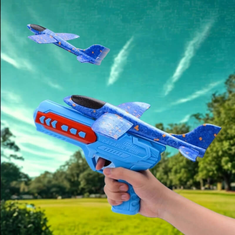 lanceur-d'avion-en-moussebleu-avec-avion-supplémentaire-clairière-ensoleillée