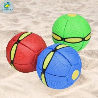 trois-ballons-rouge-vert-bleu-sur-le-sable-à-la-plage