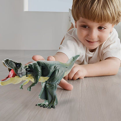 Jeune garçon prend son dinosaure jouet tyrannosaure