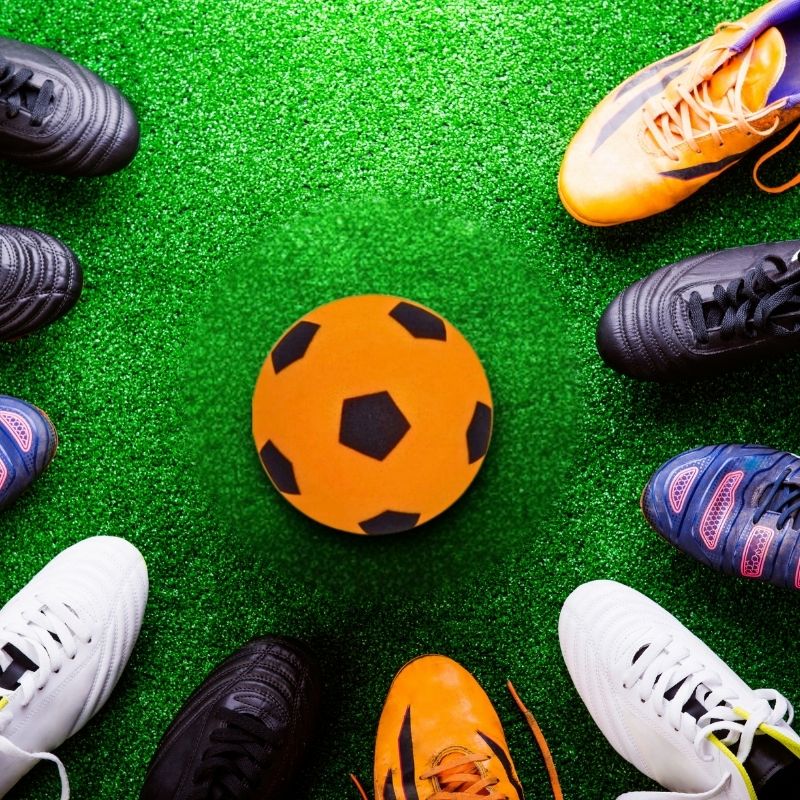 orange-entourés-soulier-de-foot