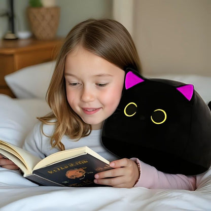 chat kawaii fillette lit un livre avec peluche chat noir