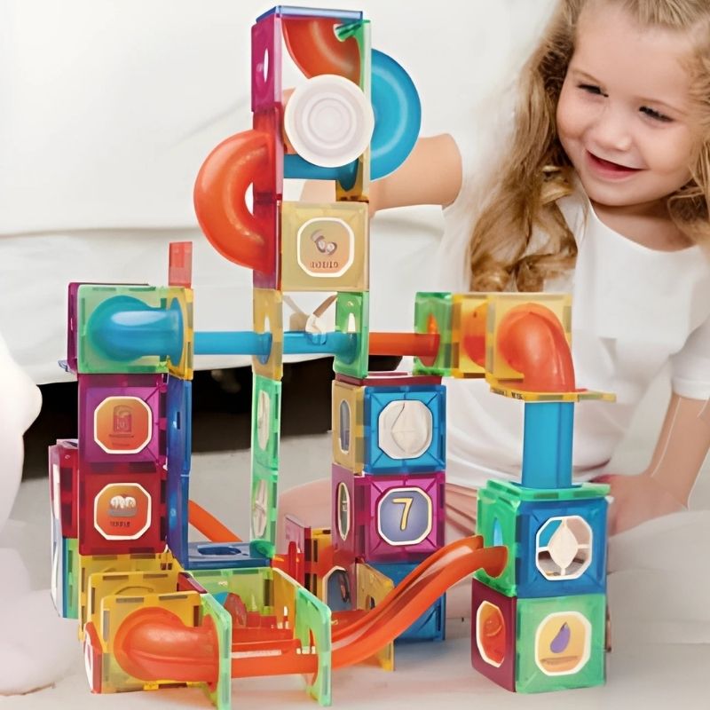 circuit de billes fille 5 ans joue avec forteresse jouet