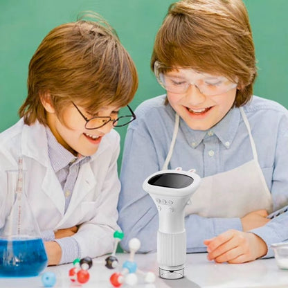 deux enfant souriants avec leur nouveau microscope enfant blanc