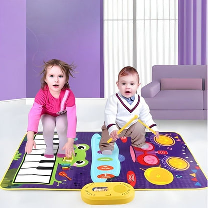 deux enfants stimulé sur leur tapis d'éveil musical