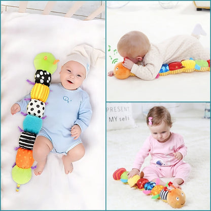des-bébés-heureux-avec-leur-doudou-colore-musical-grelot
