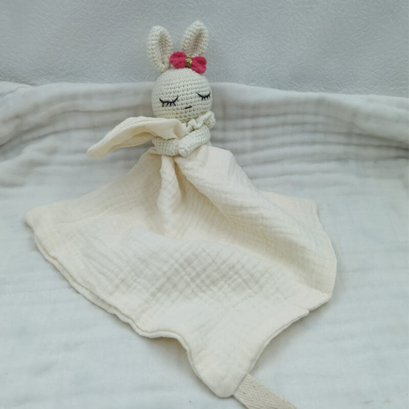 peluche-lapin-blanc-tricot-crochet-boucle-et-tissu-blanc