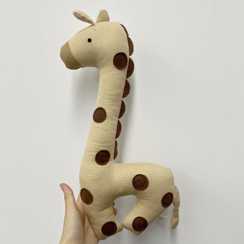 girafe-en-peluche-beige-douce-et-robuste-fabriquee-avec-soin-et-top-qualite