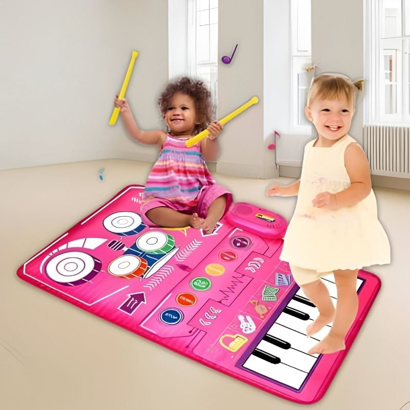 filles joyeuses faisant musique sur tapis d'éveil bebe musical
