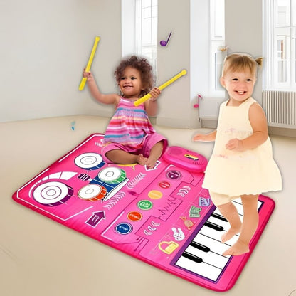 filles joyeuses faisant musique sur tapis d'éveil bebe musical