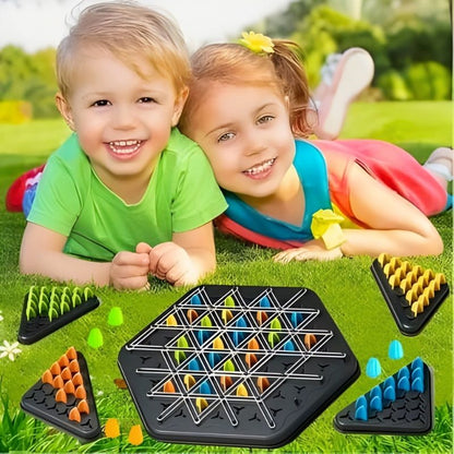 frère sœur heureux du jeu de société logique avec pions et élastique