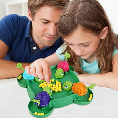 un père et sa fille jouent à un jeu vert avec billes