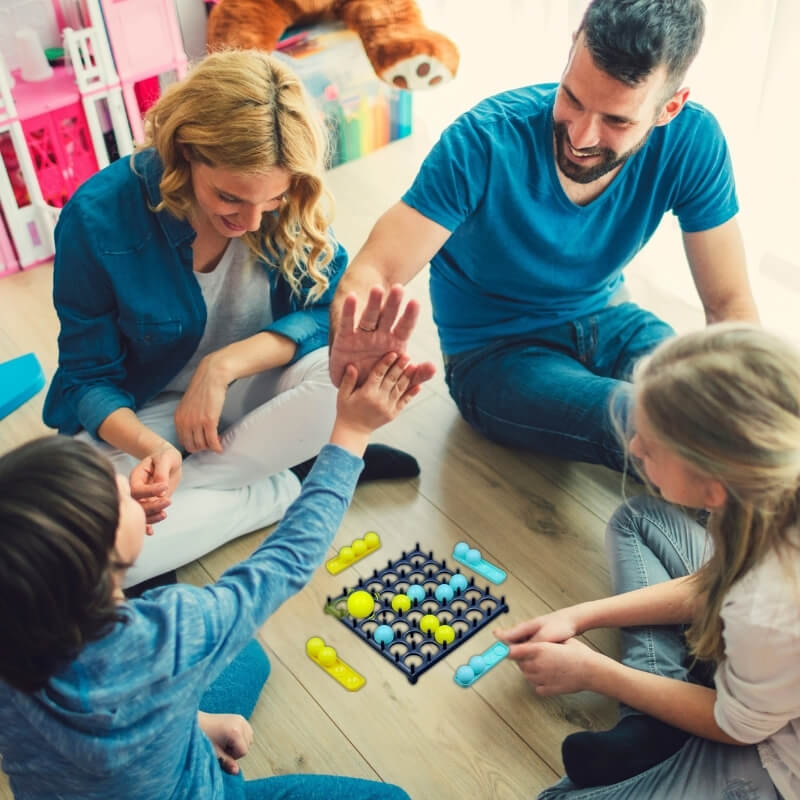 une-famille-joue-à-un-jeu-de-balles-rebondissantes