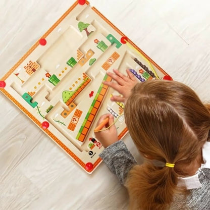 une-fillette-de-4-ans-s'amuse-à-trier-des-billes-colorées