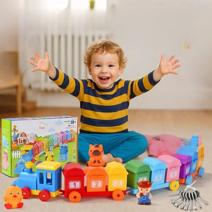 jouet bébé 1 an garçon heureux avec son train à wagons