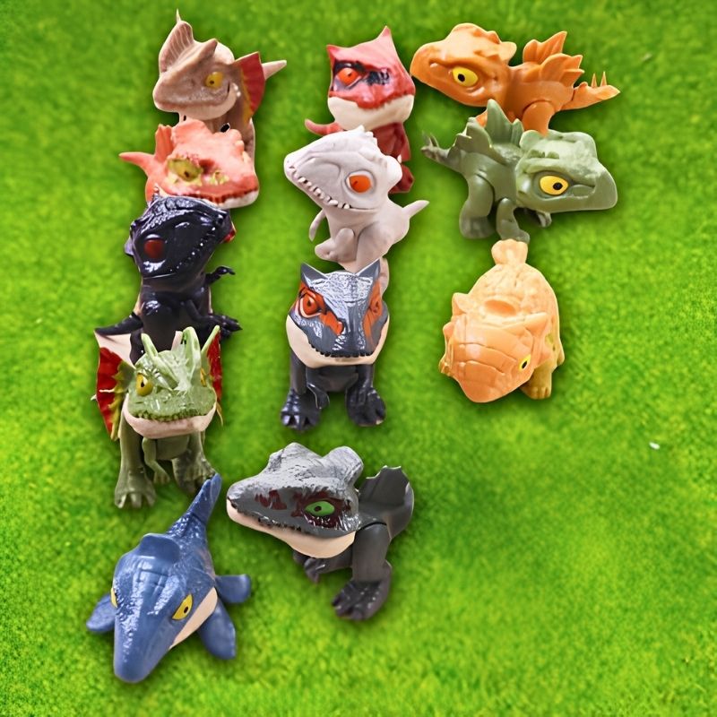 jouets dinosaures sur de l'herbe verte elle sont mignonnes