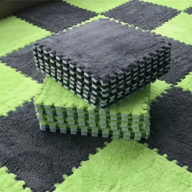 magnifique tapis puzzle gris et vert pomme avec couche de duvet