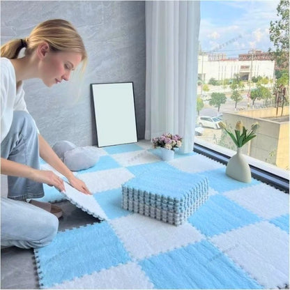 maman installe facilement un tapis puzzle duveté chambre d'enfant