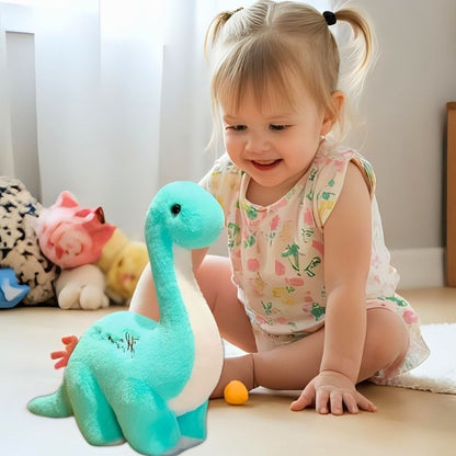 peluche dinosaure fille de 2 ans joyeuse avec peluche dinosaure