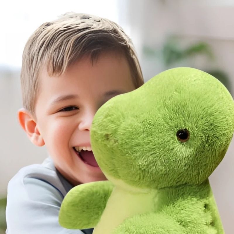 peluche dinosaure garçon 6 ans fait un câlin peluche