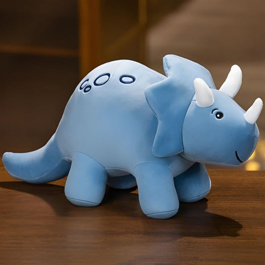 peluche dinosaure joli petit dinosaure cornu bleu sur une table