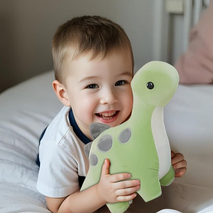 peluche dinosaure une garçon 4 ans heureux peluche verte pâle