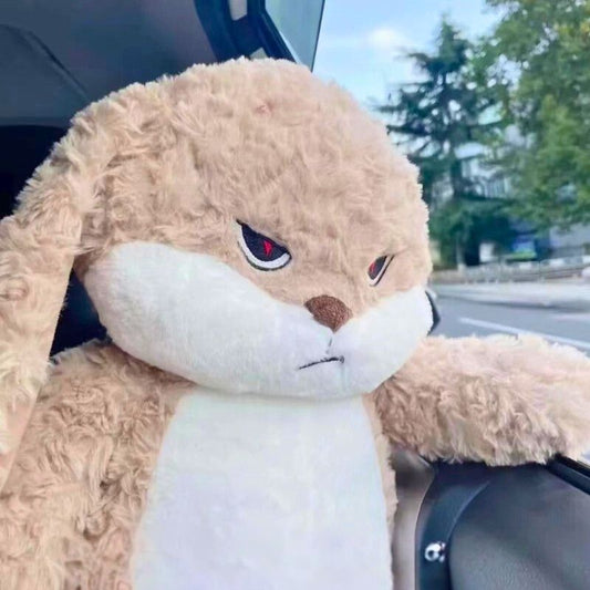 peluche lapin mauvaise humeur en voiture