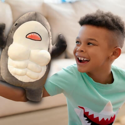 peluche-requin-enfant