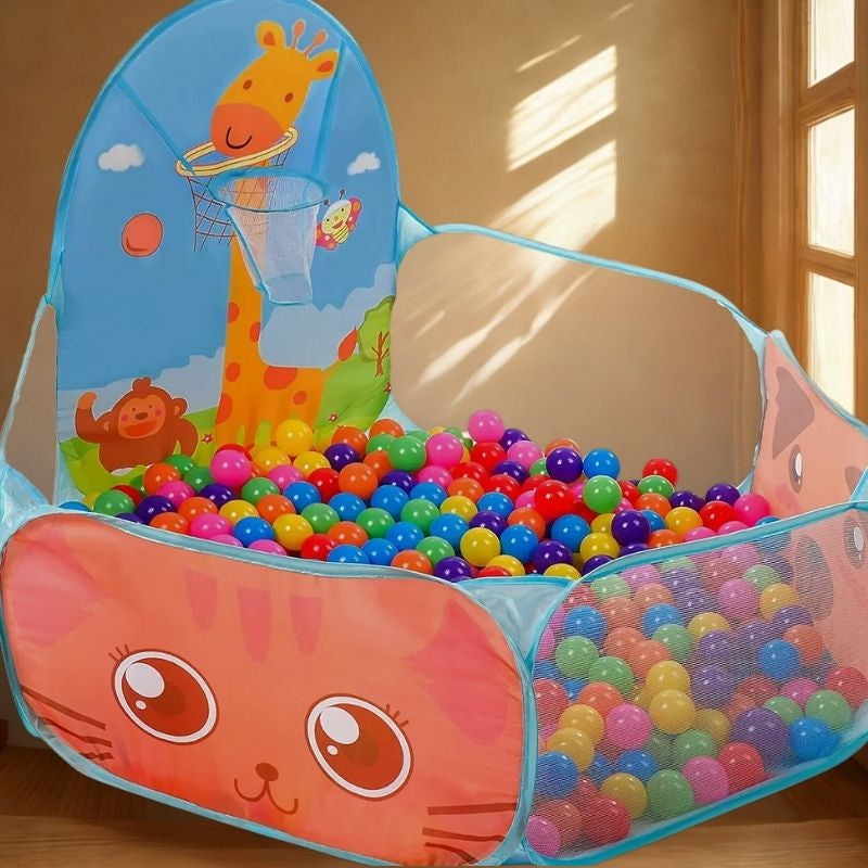 piscine a balle dans une chambre bien éclairée