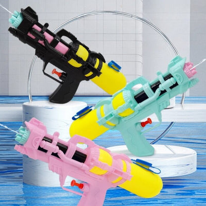 des-pistolets-a-eau-disperses-montrant-leurs-belles-couleurs