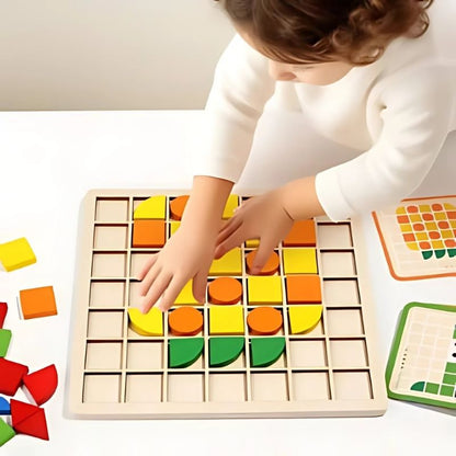puzzle en bois fillette 4 ans joue avec son nouveau puzzle