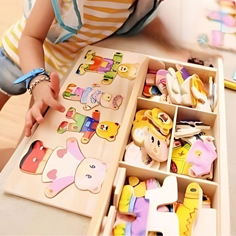 fillette-concentrée-avec-son-jeu-animaux