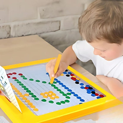 tablette dessin enfant un enfant dessine avec son stylet magnetique