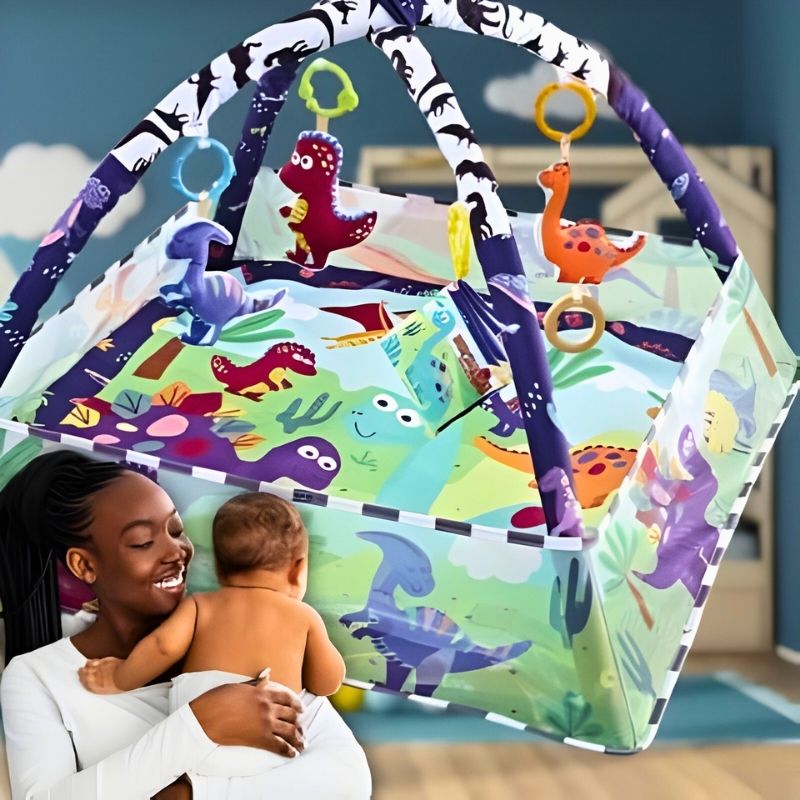 tapis d'éveil bébé maman heureuse avec son bébé dans ses bras