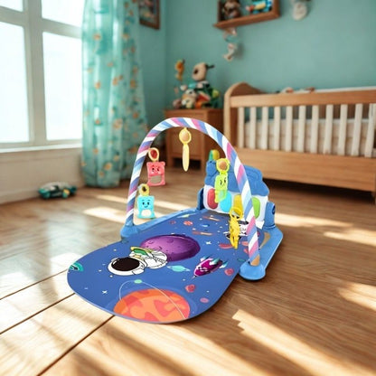 tapis d'éveil bébé motif cosmonaute fusée et planète