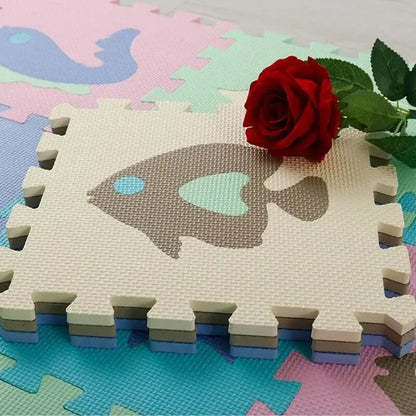 tuile-de-mousse-poisson-avec-fleur-rose-bebe