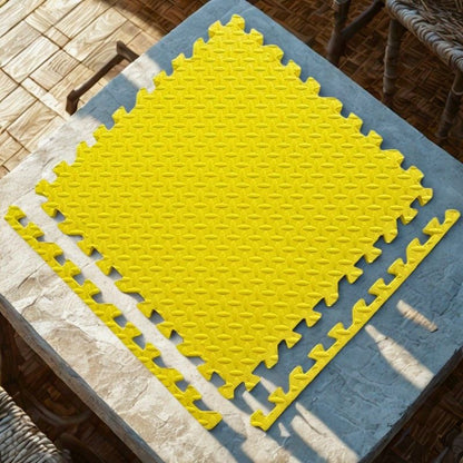 tuile de tapis puzzle jaune avec bordures